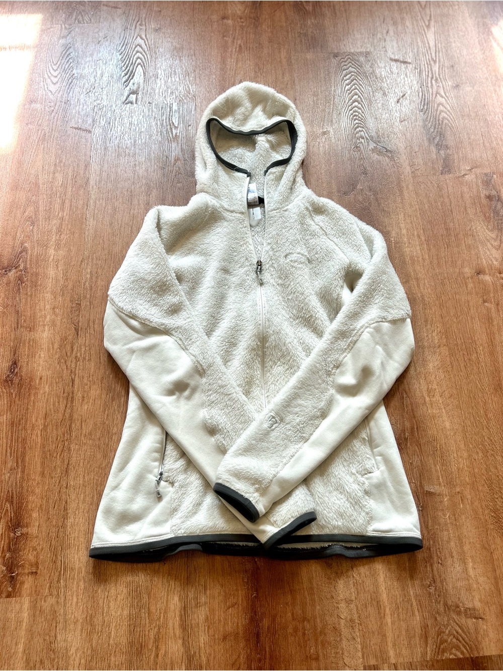 Patagonia Cream Women’s Hooded Fleece Zip Up Jacket